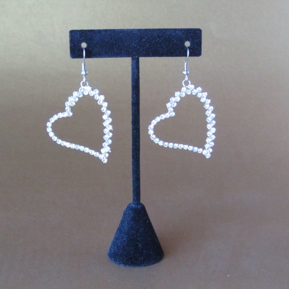 White Crystals Heart Shape Fashion Earrings - Picture 2 of 9